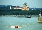 Bei der Schleuse Melk, Donau-km 2038 : Kloster, Stift, Sportboot, Binnenschiff